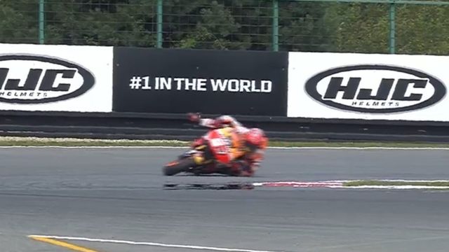 Marc Márquez, totalmente inclinado en Brno.