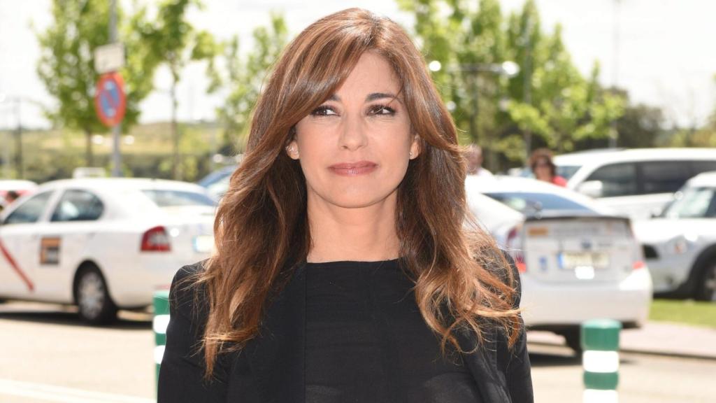 Mariló Montero se denuncia a sí misma por no llevar casco en una moto