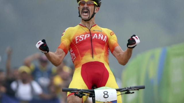 Carlos Coloma entrando en meta.