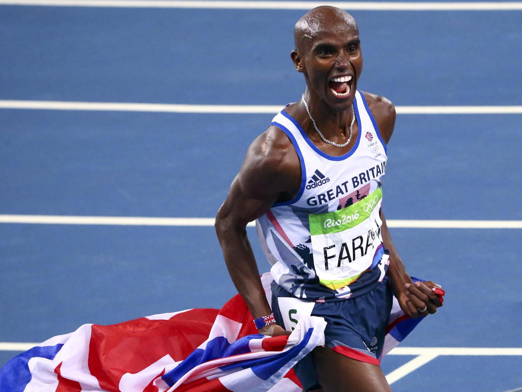 Mo Farah celebra su victoria en el 5.000.