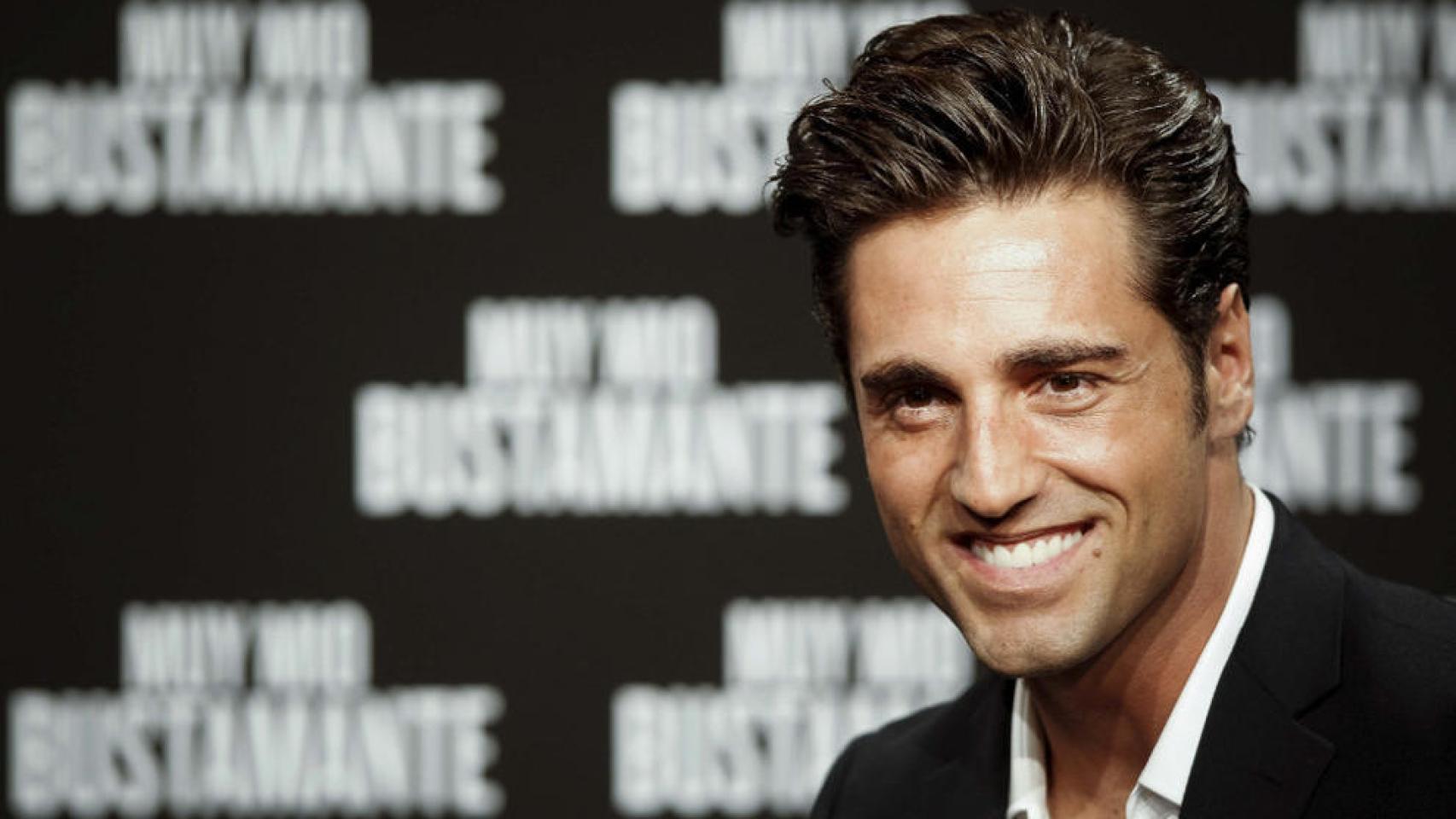 Bustamante interpretará el tema principal de 'Amar es para siempre'