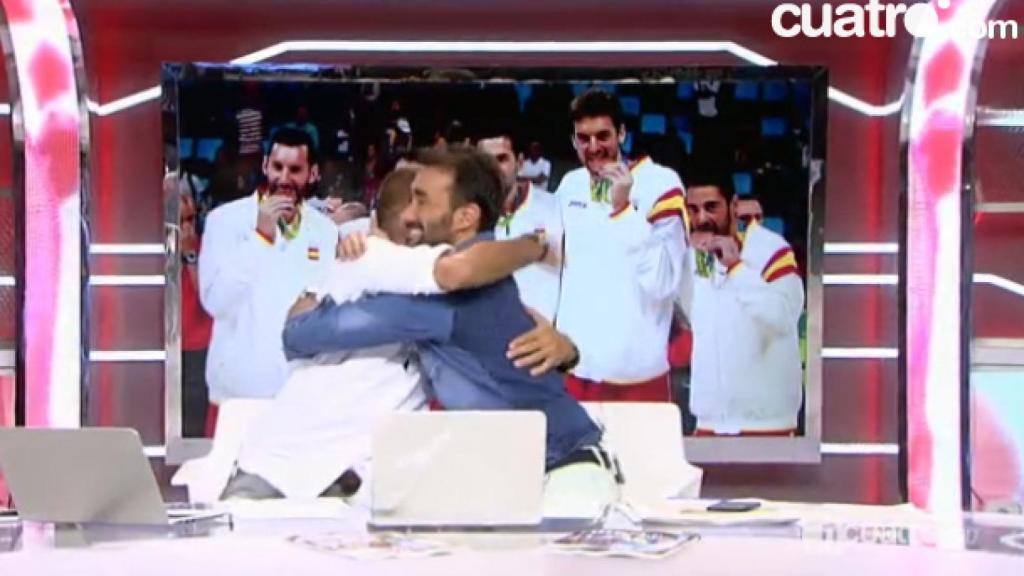 Manu Carreño y Juanma Castaño zanjan la polémica con un abrazo