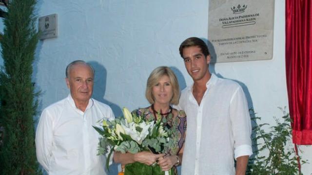 Alicia Villapadierna con su marido y su hijo