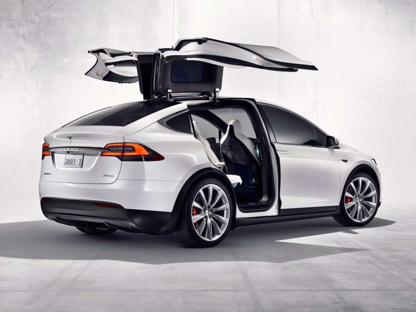 Un hombre salva su vida gracias a su Tesla Model X