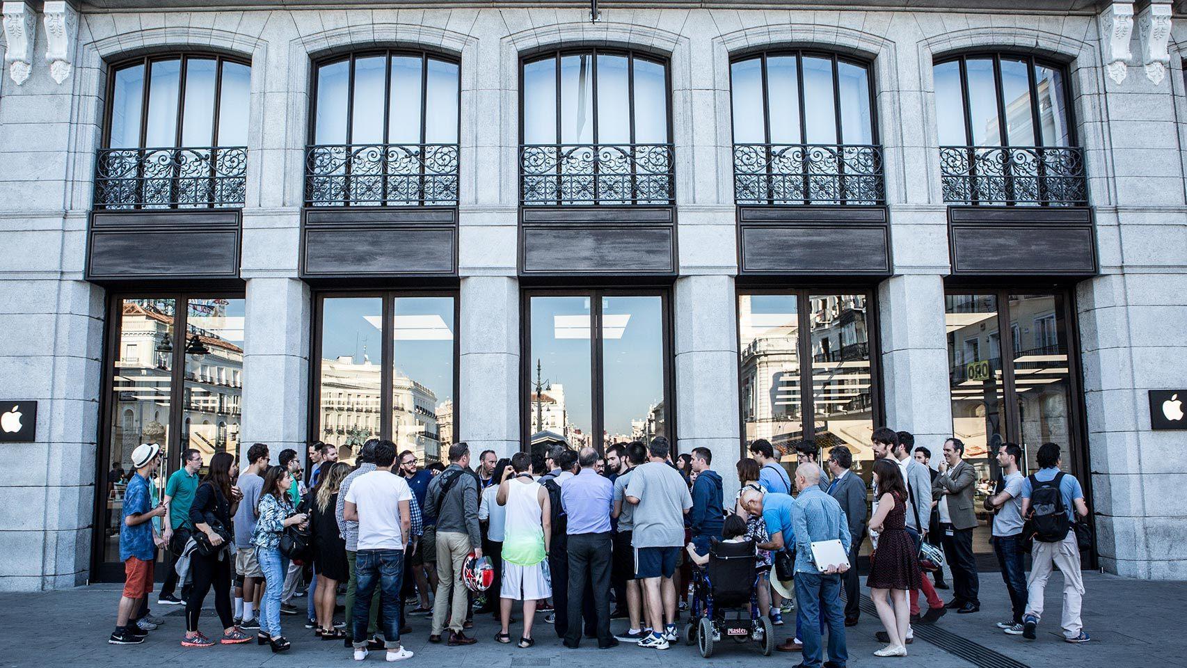 Tienda de Apple en la Puerta del Sol de Madrid.