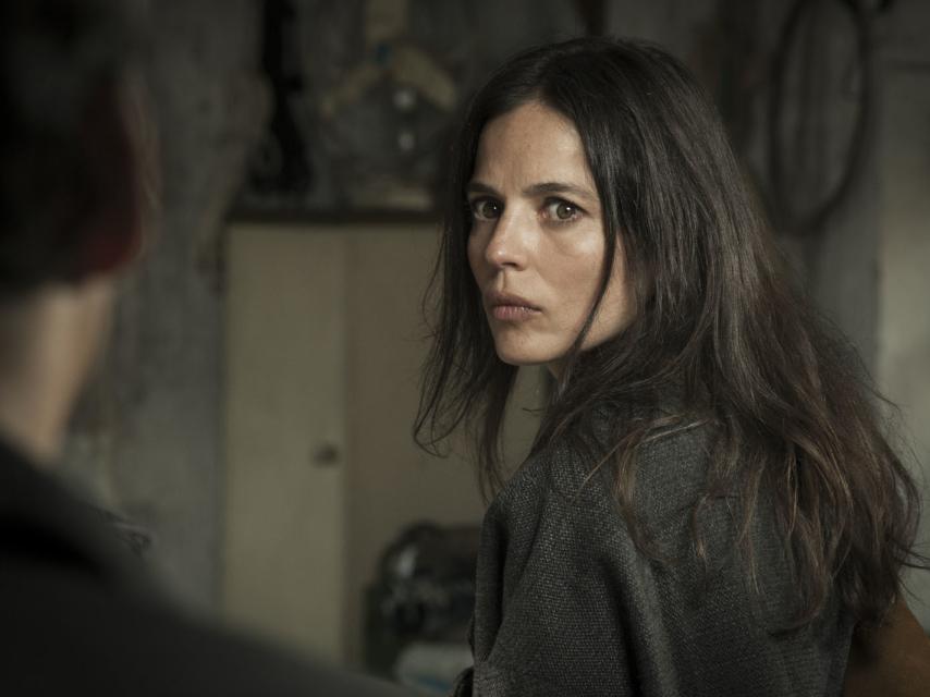 Elena Anaya en un fotograma de Lejos del Mar.