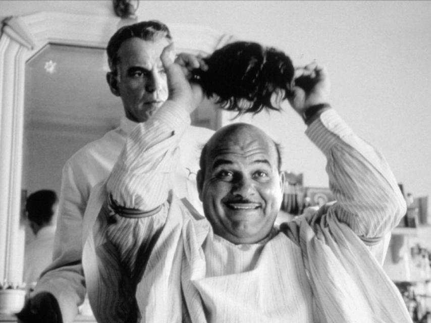 Jon Polito en un fotograma de la película El hombre que nunca estuvo allí.