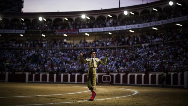 Alejandro Talavante, con el rabo.
