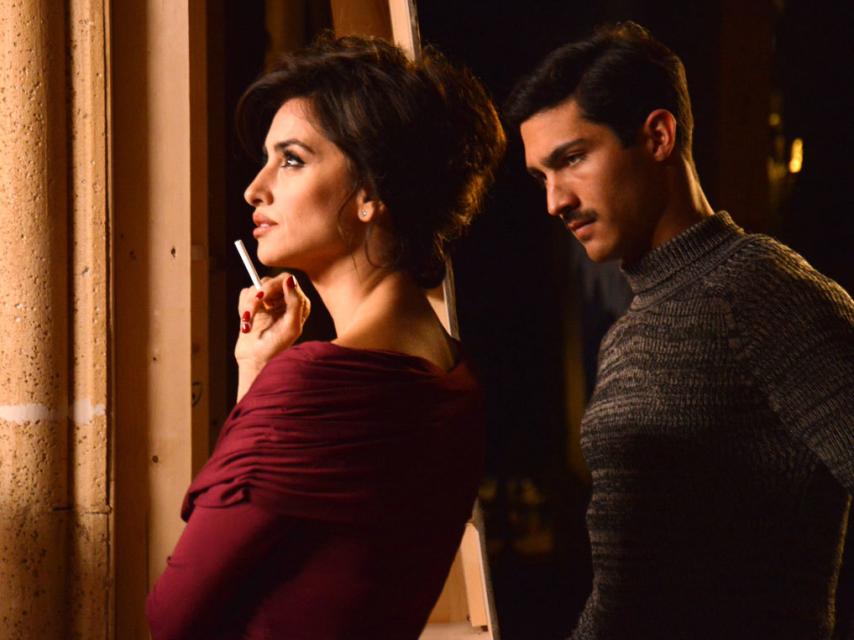 Penélope Cruz y Chino Darín en La reina de España.