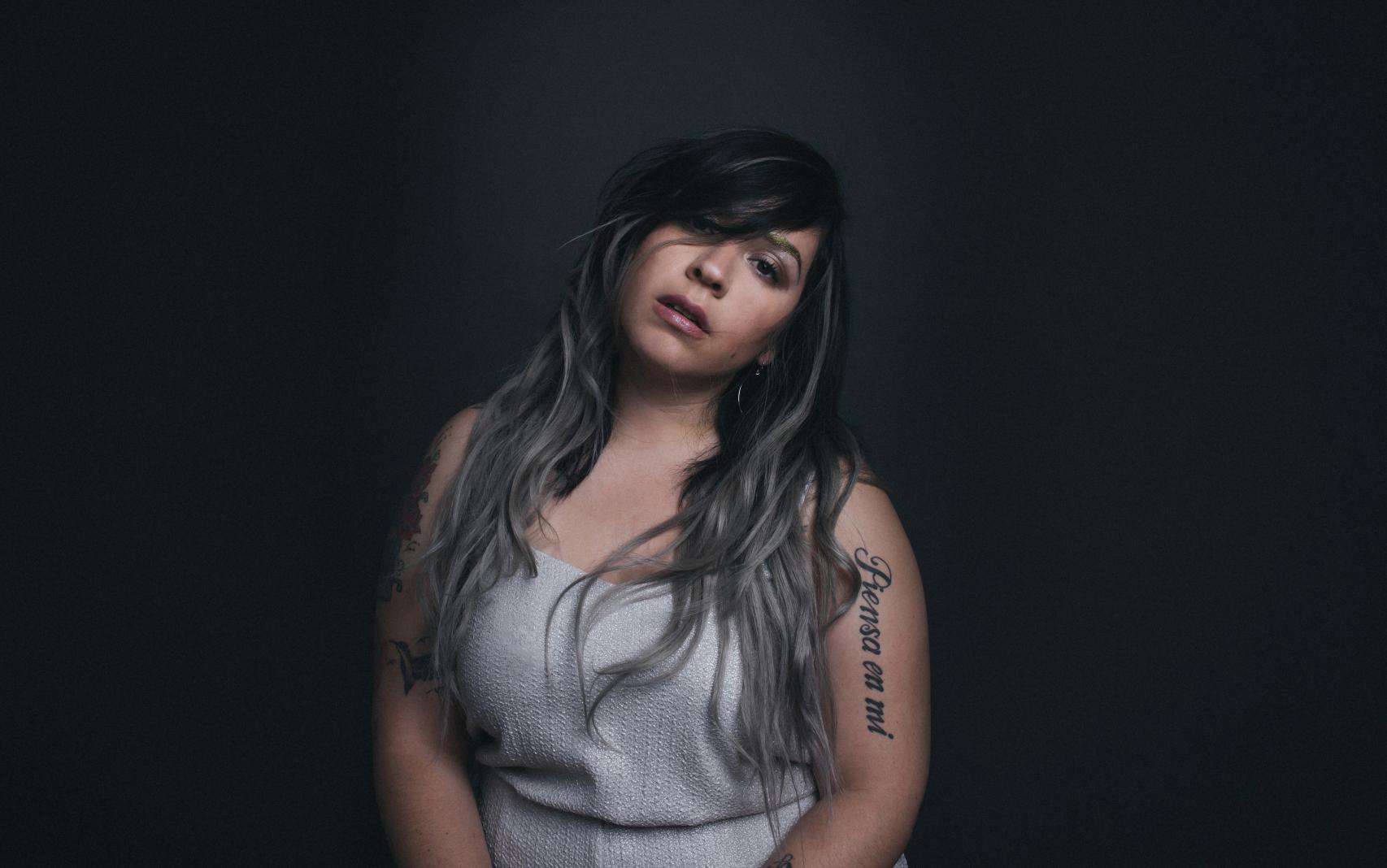 Carla Morrison lamenta que las redes sociales sean “mierdas chistosas”.