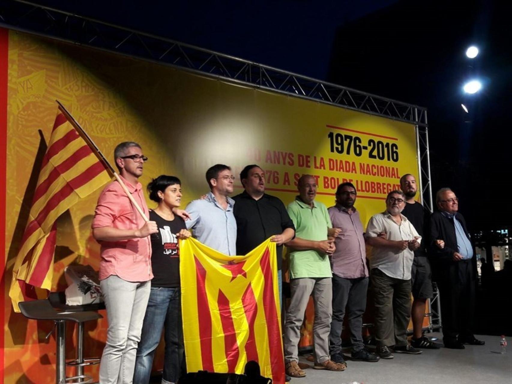 Representantes de ERC, la CUP y Podem durante el acto conmemorativo de la Diada de 1976.