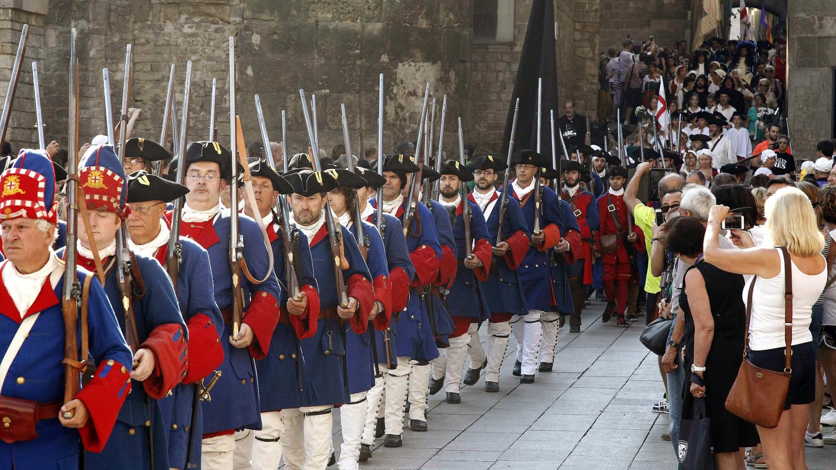 Los Miquelets saltaron la polémica y fueron recibidos por Carles Puigdemont. / Efe