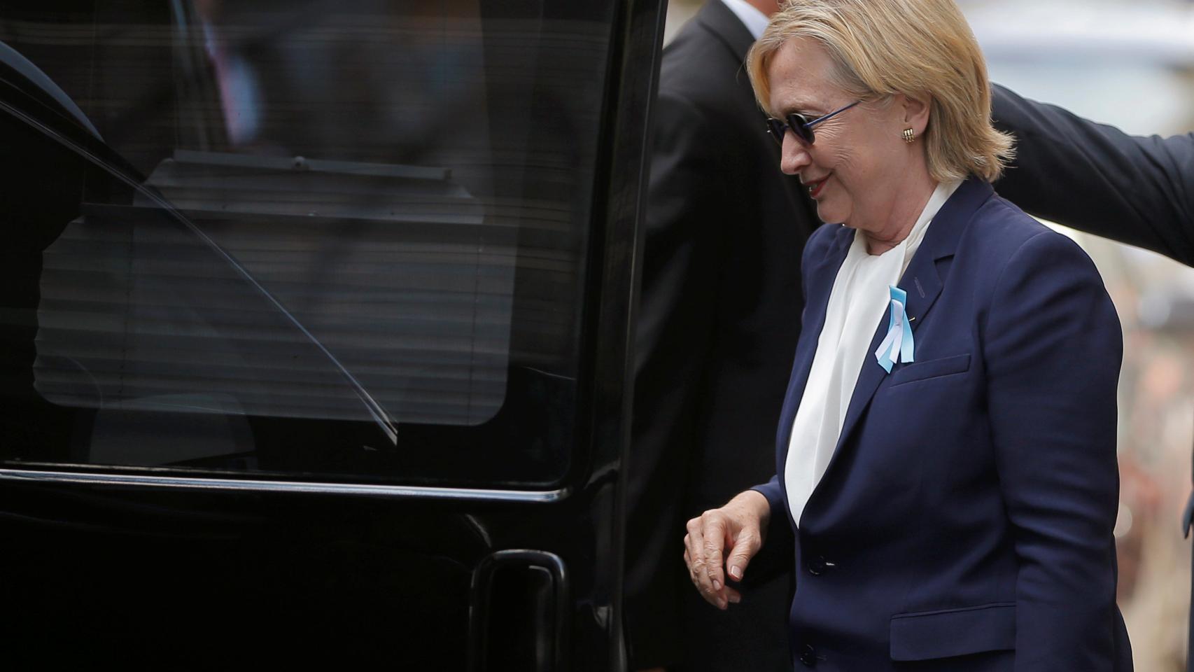Clinton, al abandonar el apartamento de su hija en Manhattan.