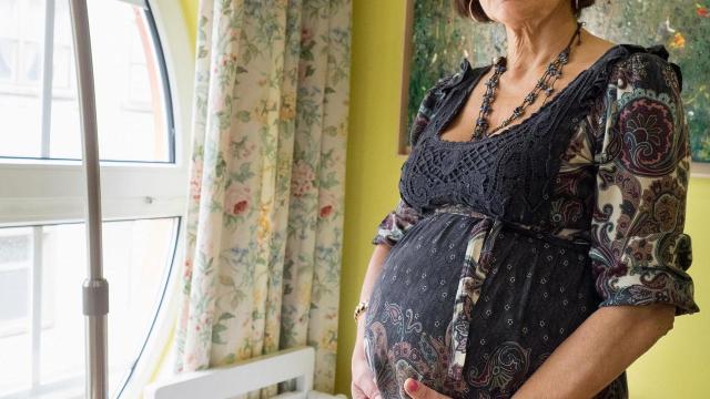 Lina Álvarez, embarazada a los 62 años.