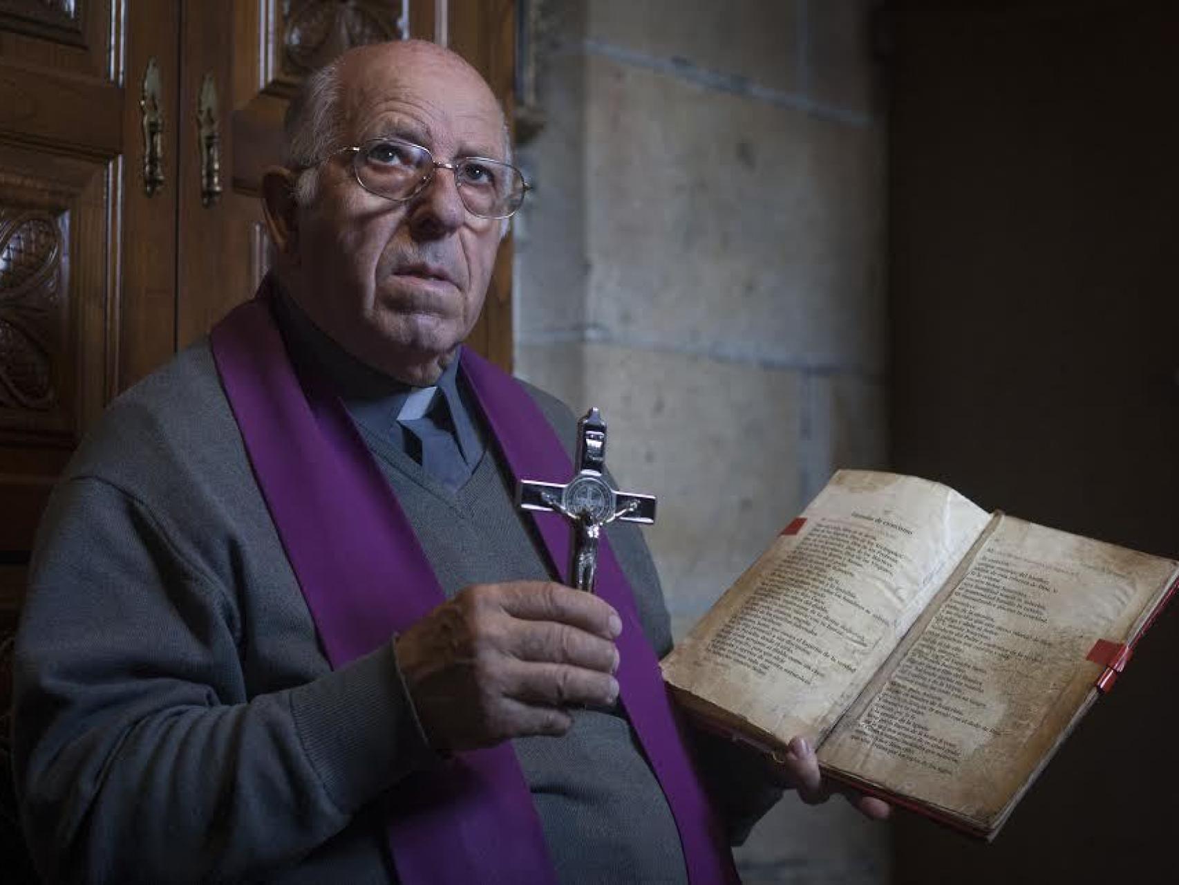 Miles de exorcismos y una condena por abuso sexual: así es el cura Portela