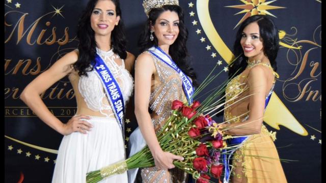 Las tres vencedoras de la noche.