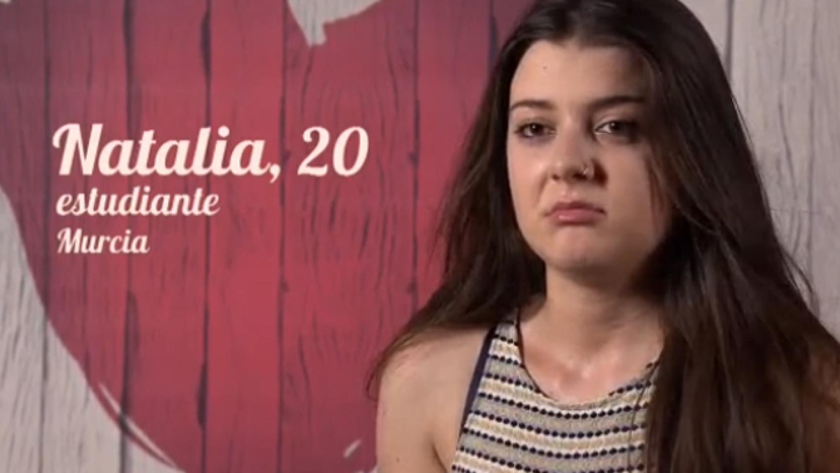 Por primera vez, una chica es plantada en 'First Dates' y decide cenar sola