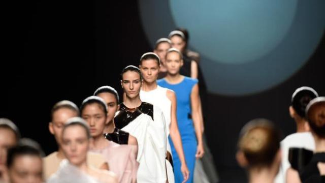 Amaya Arzuaga celebra sus veinte años sobre las pasarelas