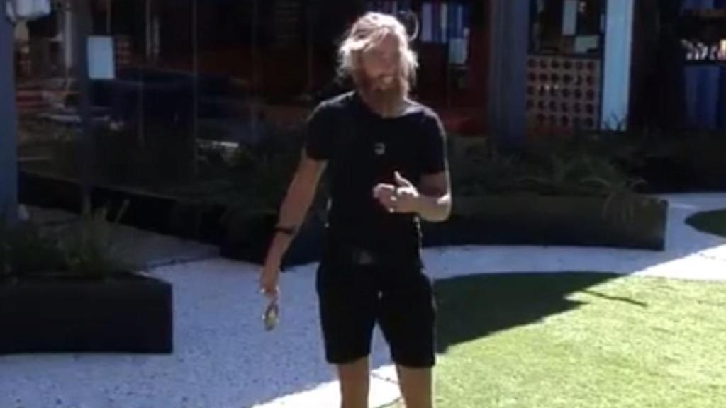 La nueva de Álvaro ('GH 17'): jugar con un pájaro muerto por toda la casa