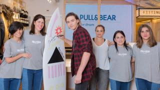 Brooklyn Beckham en la tienda For&From de Pull&Bear en Ferrol, Galicia.