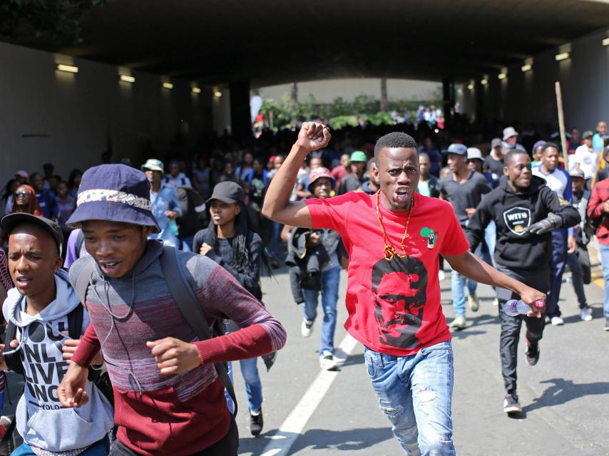 Manifestantes en la universidad Witwatersrand, en Johannesburgo.