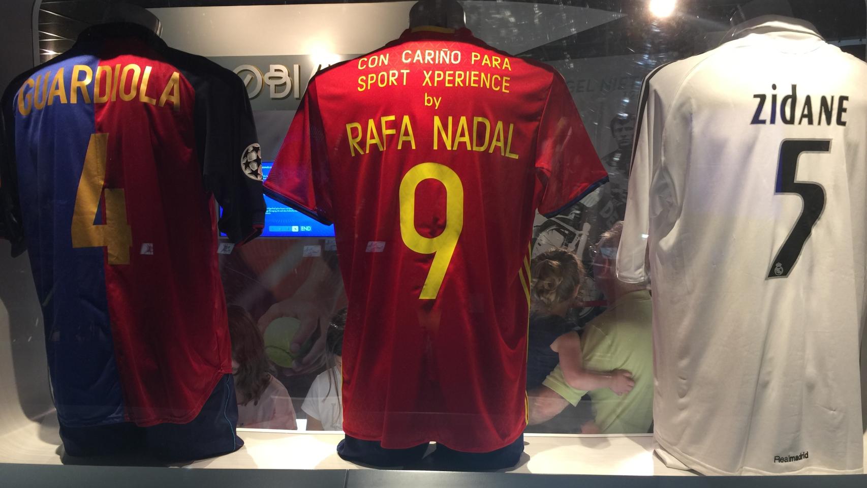 Camisetas de Guardiola y Zidane.