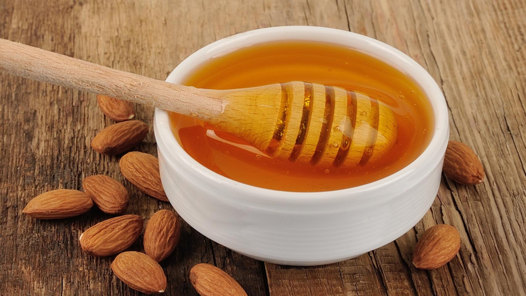 Mascarilla de miel y almendras.
