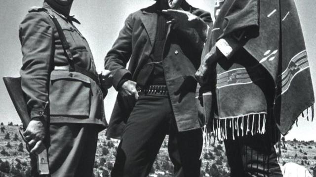 De derecha a izquierda: el Bueno, el Malo y el Guardia Civil