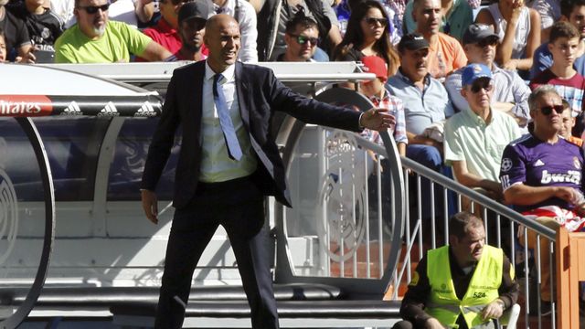 Zidane, durante el partido ante el Éibar.