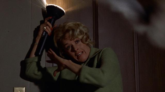 Tippi Hedren en una escena de Los pájaros.