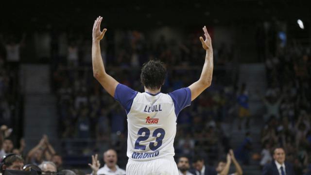 Llull celebra una de sus canastas ante los Thunder.
