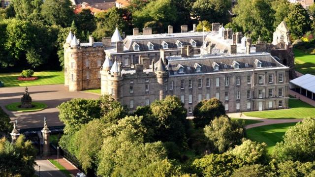 palacio-holyroodhouse
