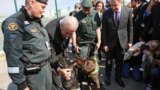 El comisario Avramopoulos ha protagonizado la ceremonia de lanzamiento de la Guardia de Fronteras