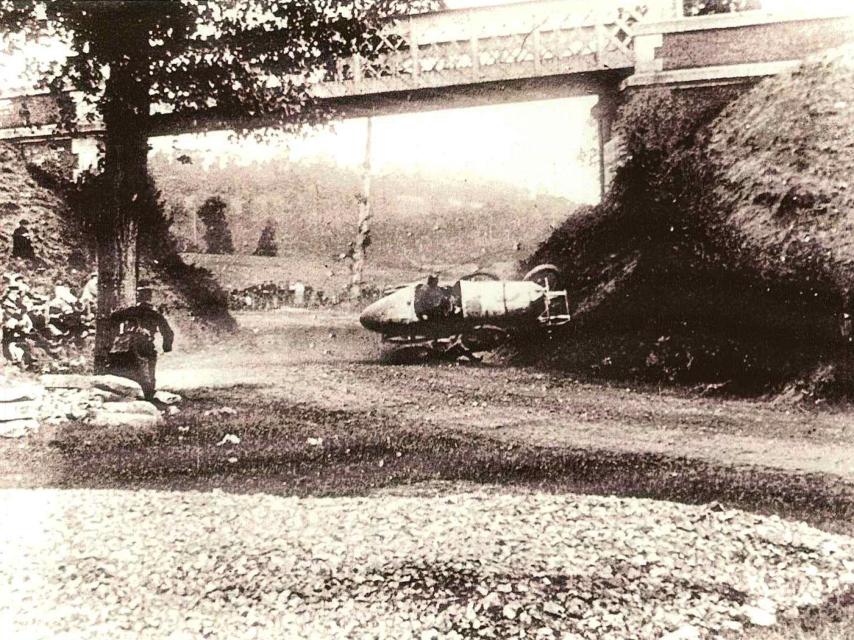 Uno de los muchos accidentes registrados en la París-Madrid de 1903.