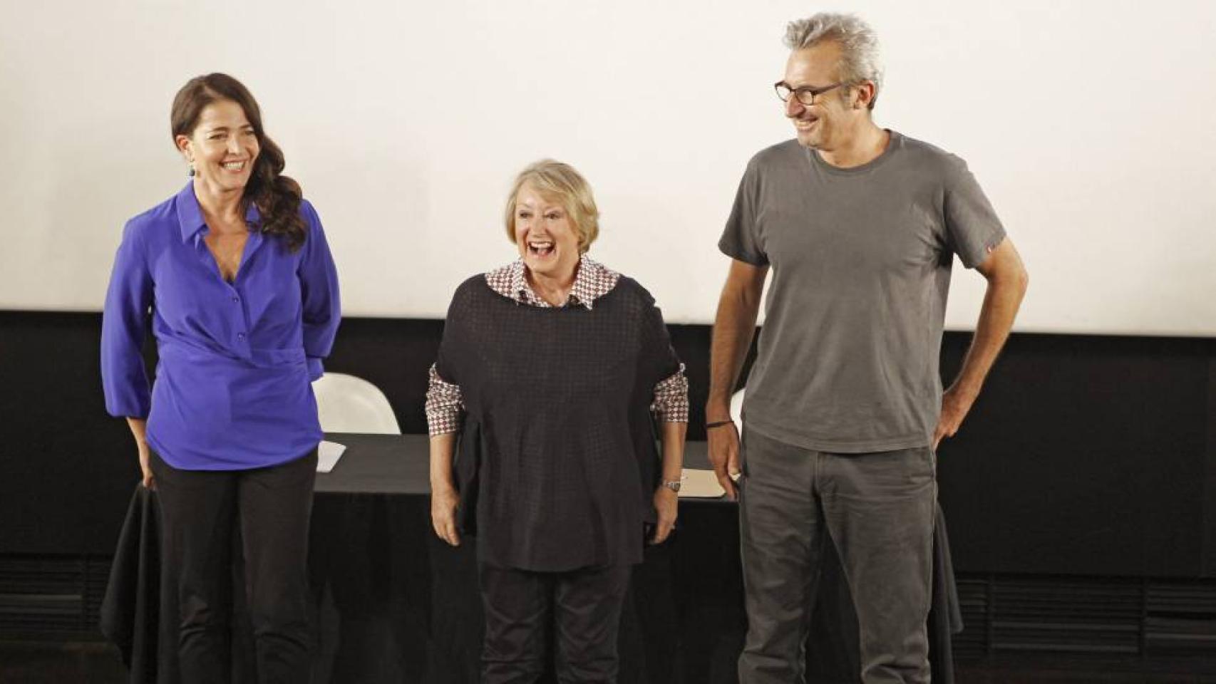 Nora Navas, Yvonne Blake y Mariano Barroso en la presentación de su candidatura.