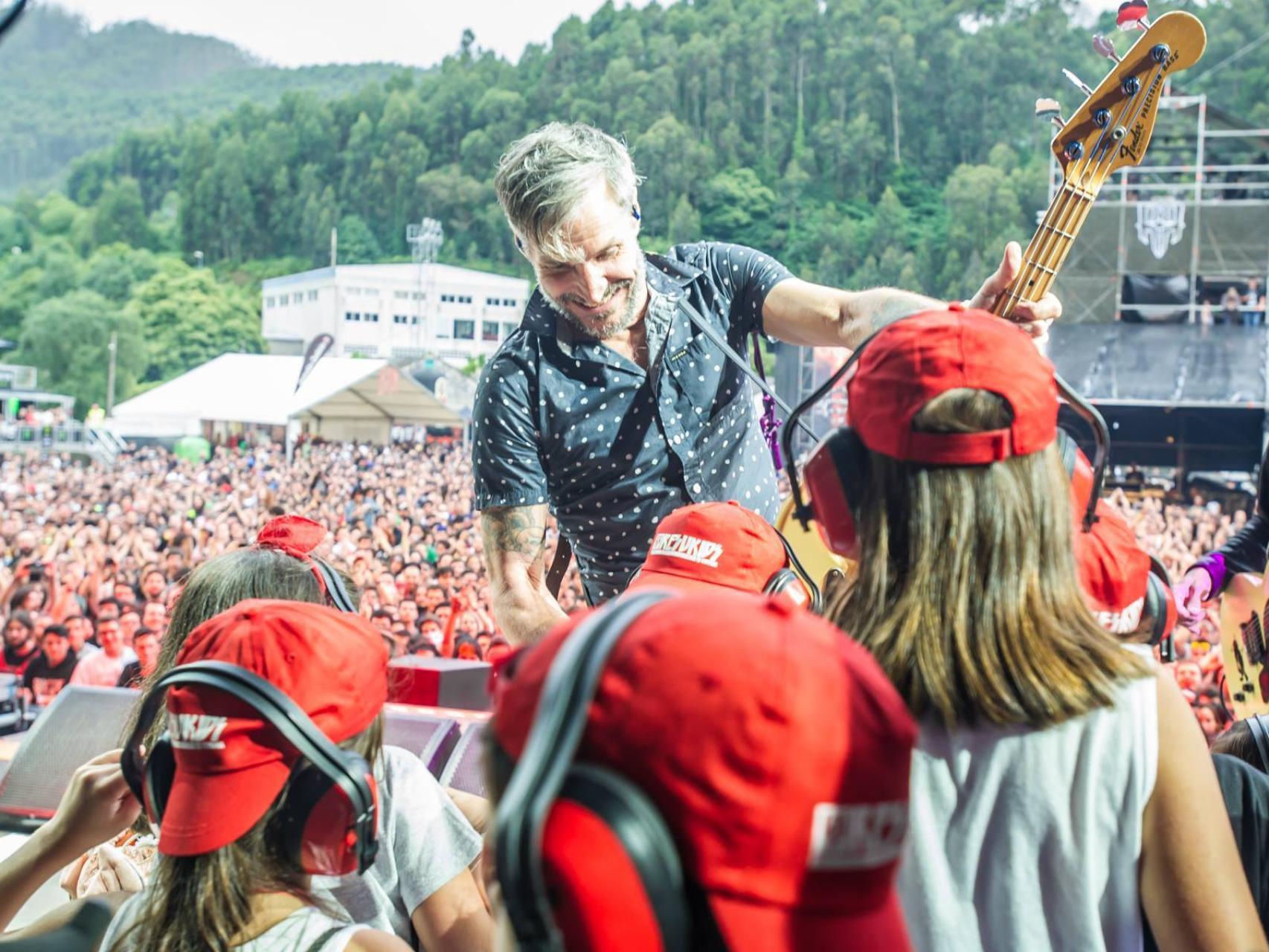 Los más pequeños disfrutando del festival intergeneracional.