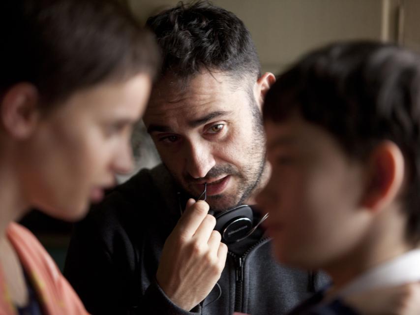 Bayona en el rodaje de Un monstruo viene a verme.