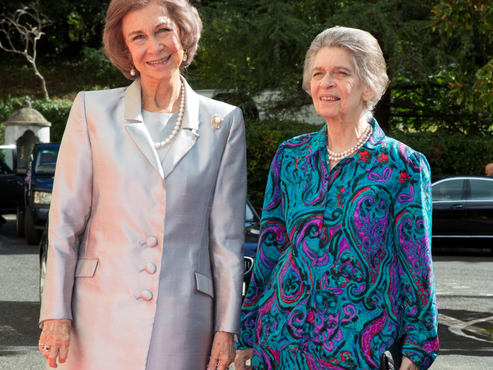 La reina Sofía y su hermana Irene en la boda de Leka II de Albania