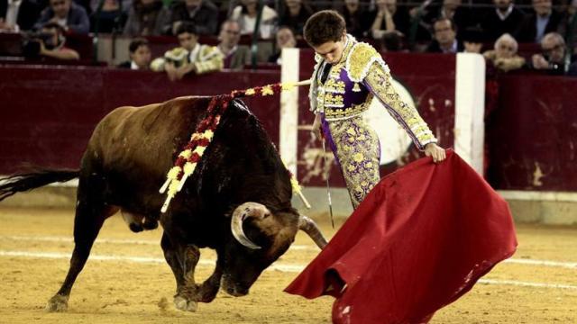 Ginés Marín con su segundo toro.