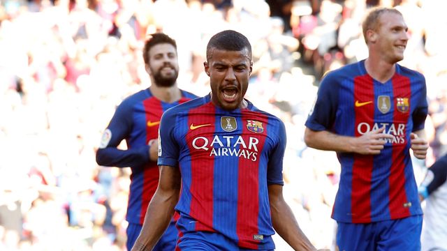 Rafinha celebra uno de sus goles ante el Deportivo.