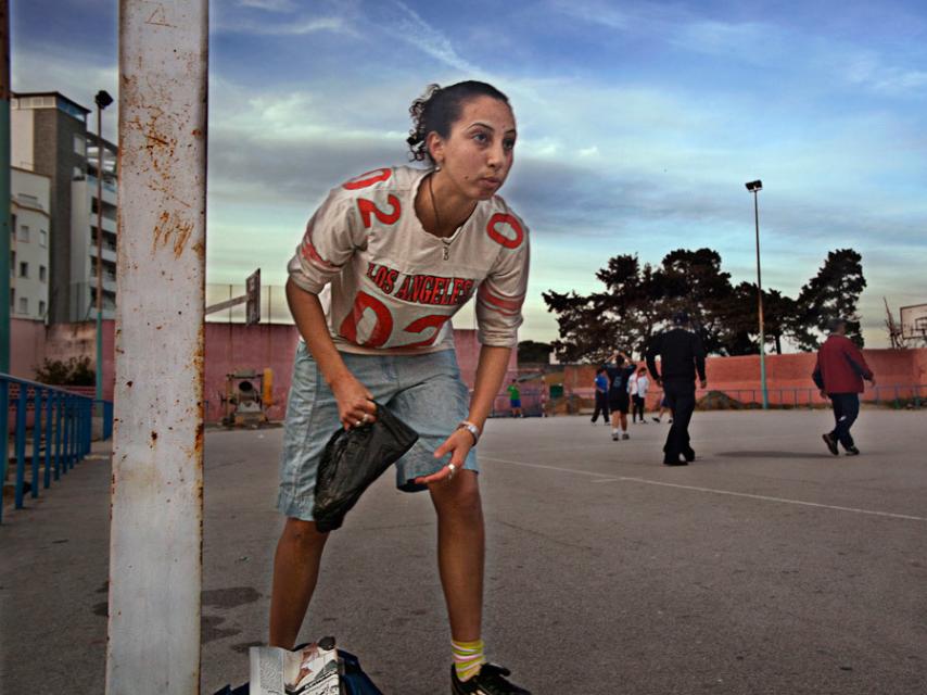 Una de las jóvenes futbolistas de Tange Gool.