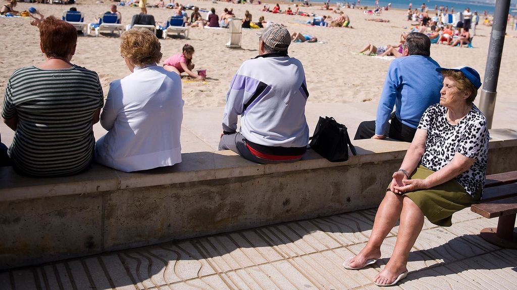 Imagen de archivo de un grupo de personas en Salou.