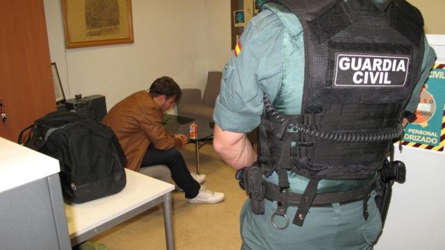 El presunto asesino de Pioz junto a la Guardia Civil