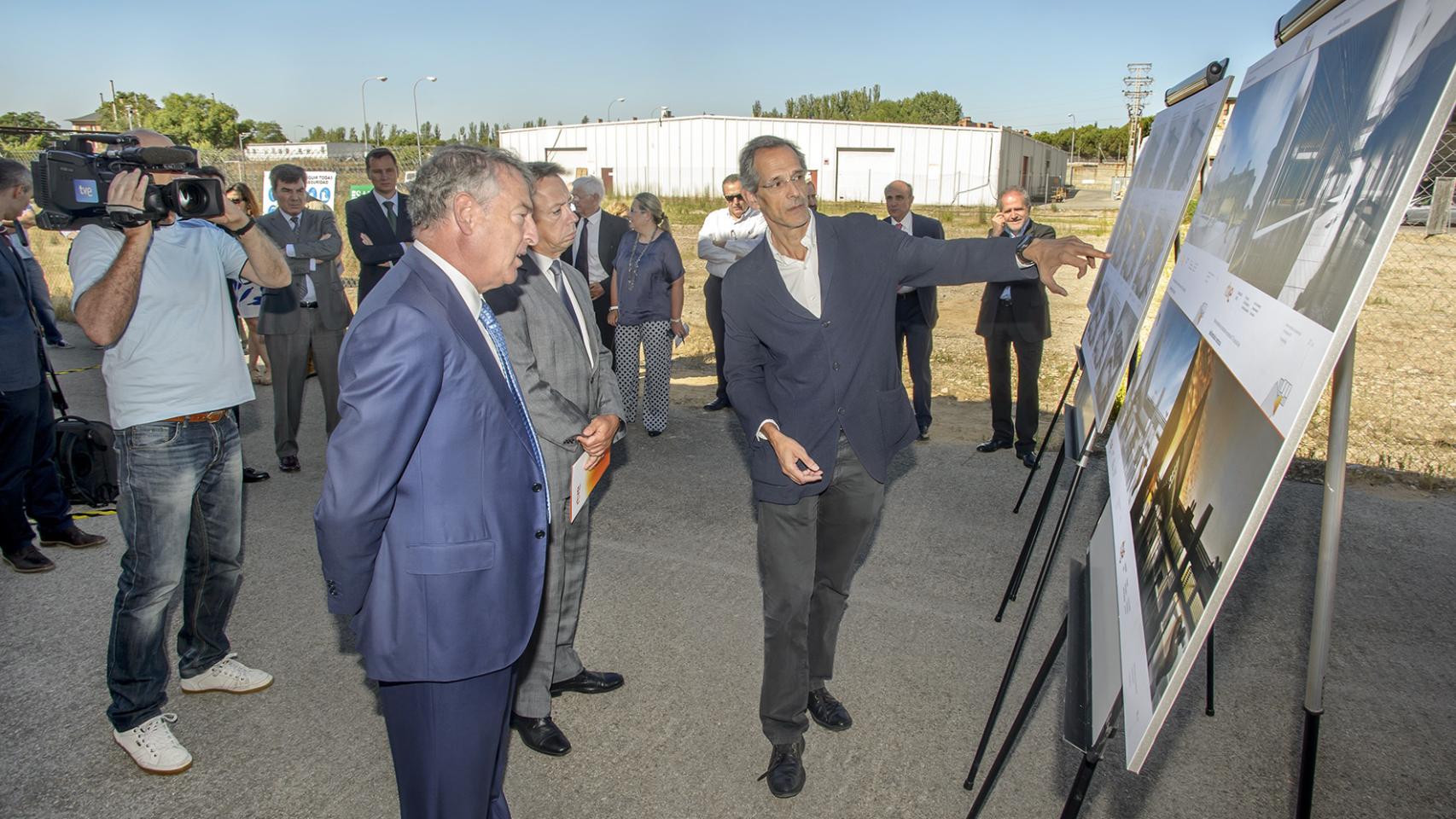 El presidente de RTVE José Antonio Sánchez, durante la construcción de los estudios 6 y 7. (RTVE)