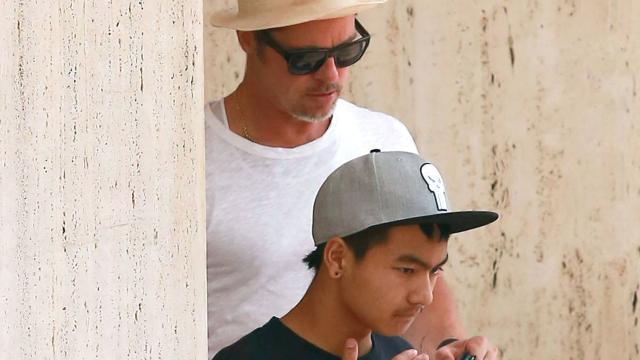 Brad Pitt y su hijo Maddox, en una imagen de archivo.
