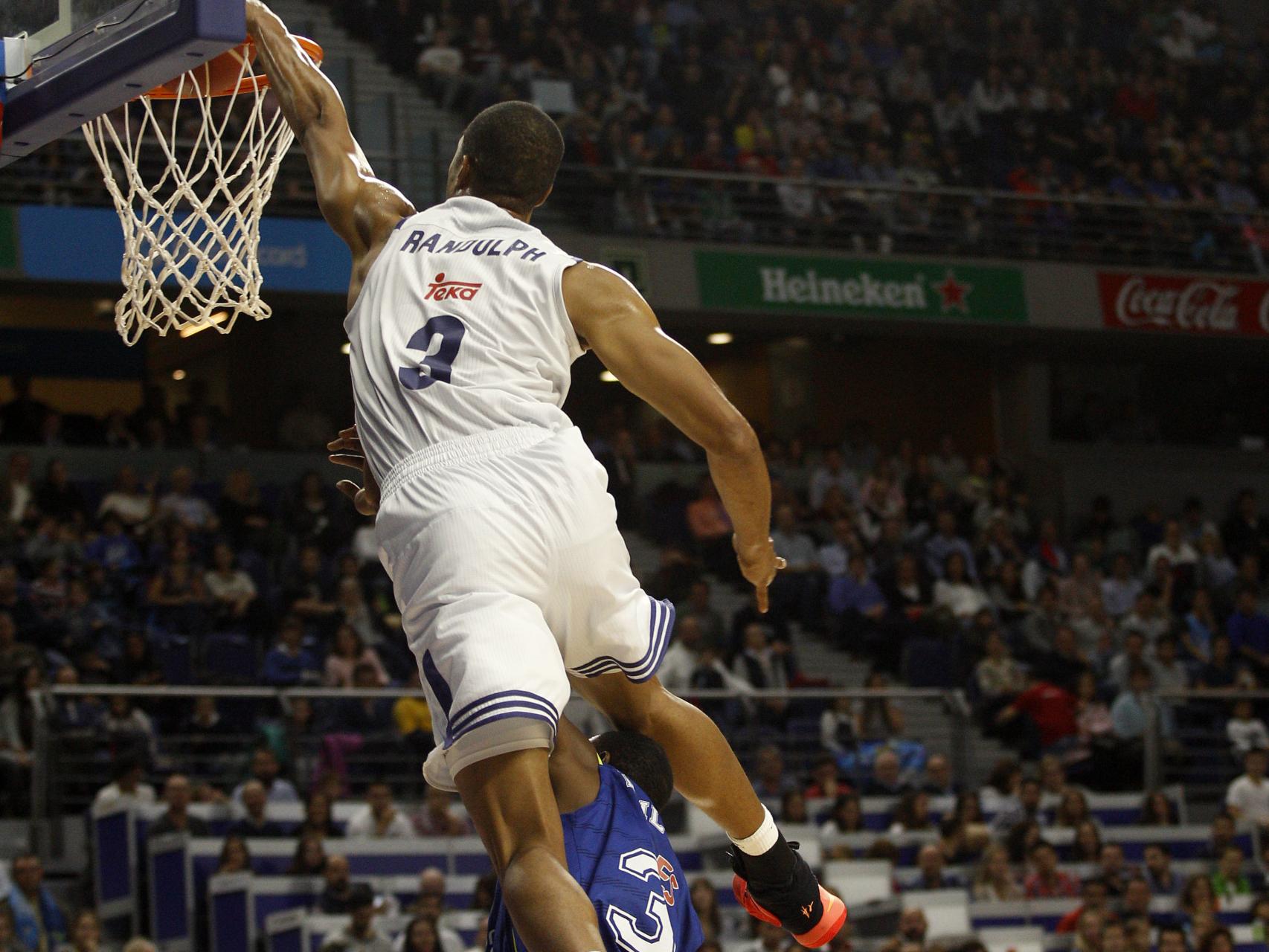 Randolph machaca contra el Estudiantes.
