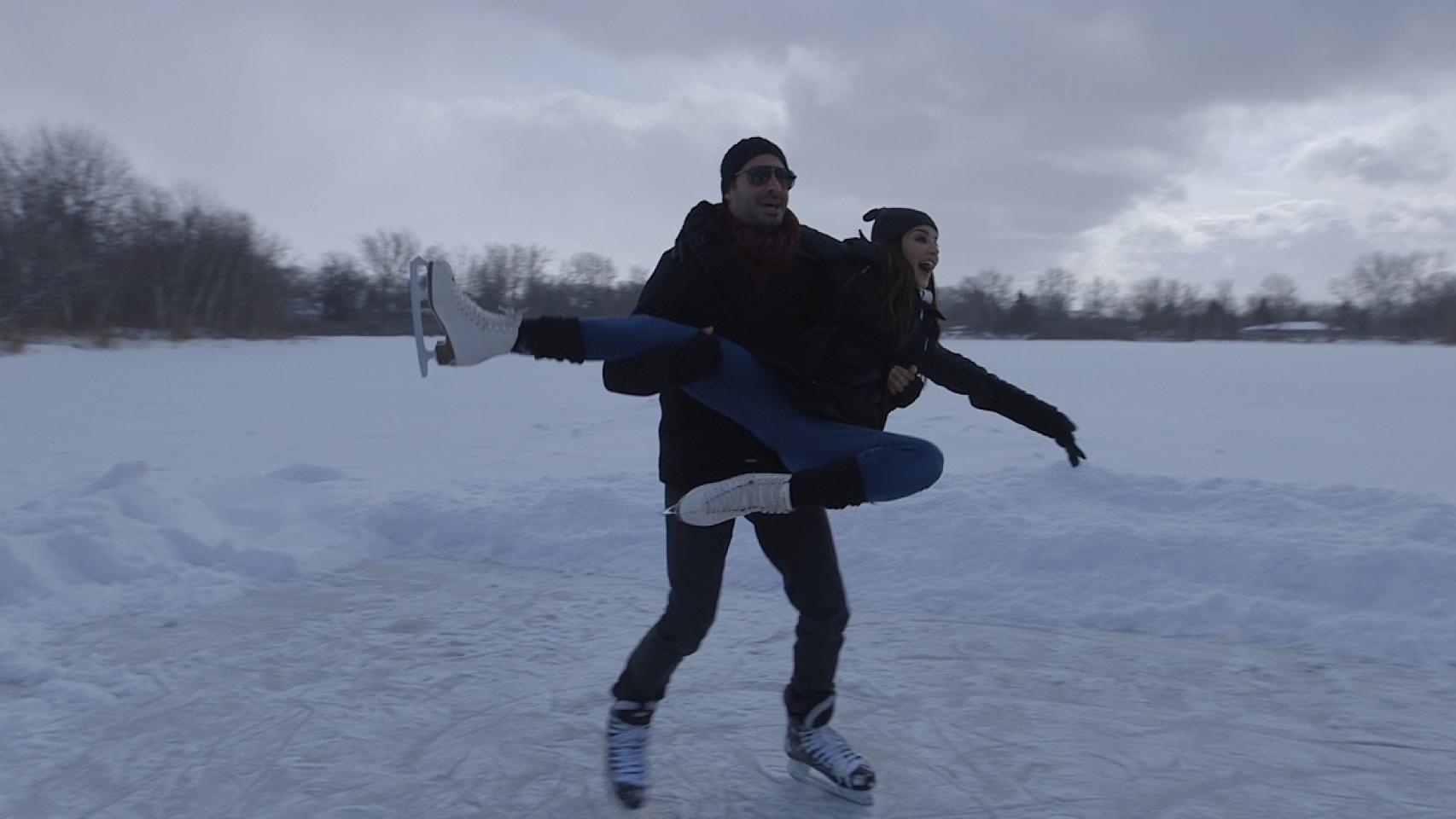 Sunny junto a su marido en Mostly Sunny.