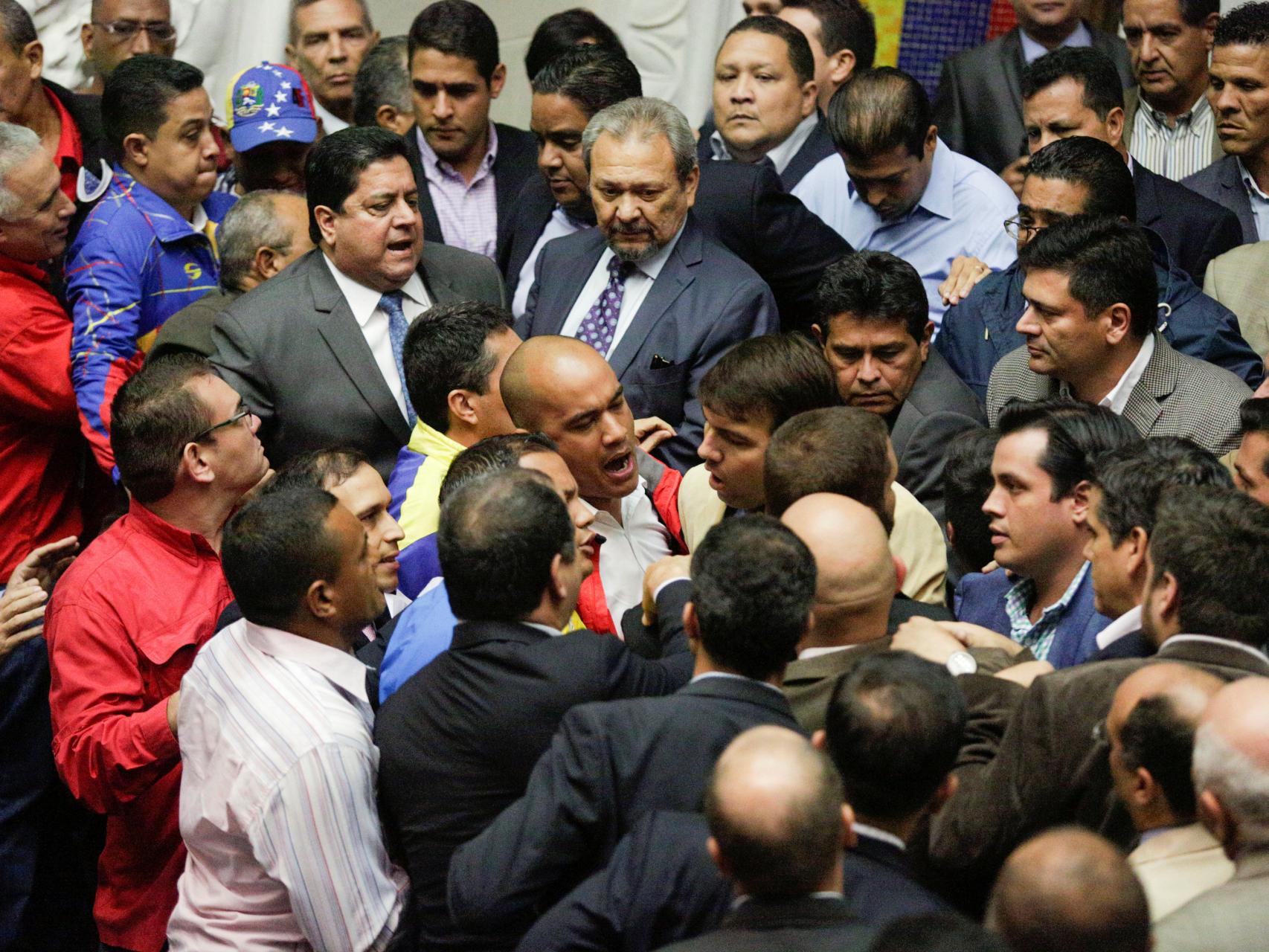Los diputados opositores han aprobado un juicio político contra el presidente.
