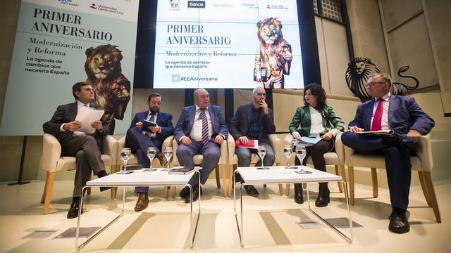 De izquierda a derecha: Pedro Saura, Francisco de la Torre, Xavier Salvador, Nacho Álvarez, Matilde Asián y John Müller.
