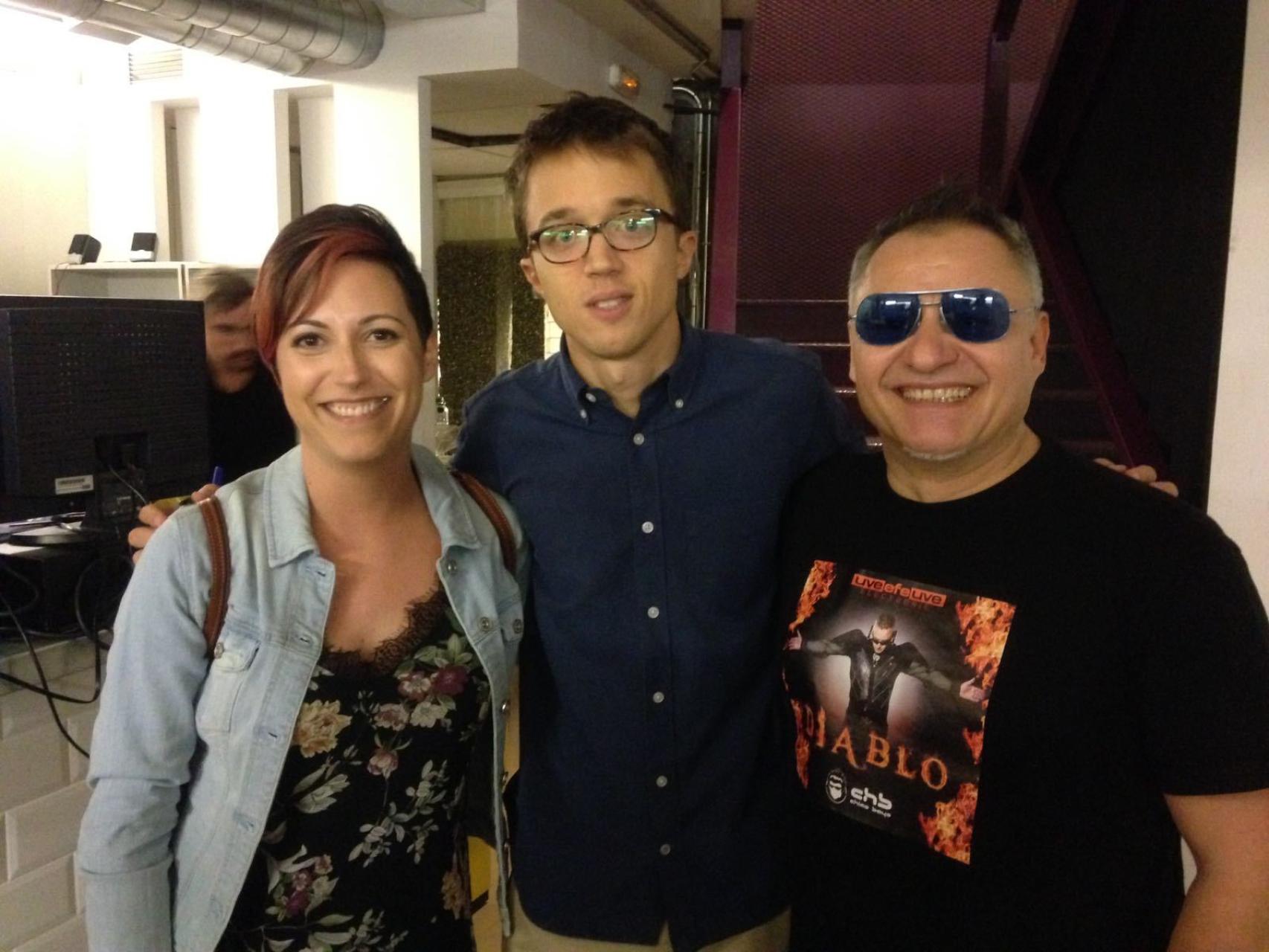 Emma Zafón, Íñigo Errejón y Chimo Bayo, en La Morada de Podemos.